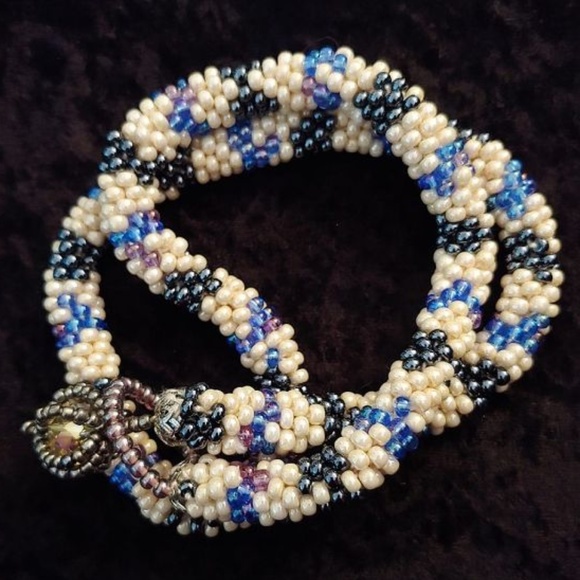 Jewelry - 26.5" HAND BEADED NECKLACE
